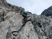 44 In facile arrampicata con uso delle mani